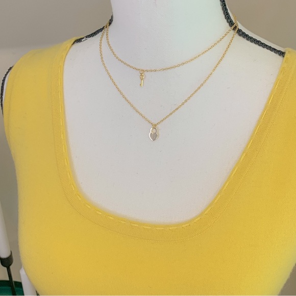 Vintage Escada Pastel Yellow Soft Comfortable Cozy Retro Sleeveless Cashmere Top - Picture 4 of 8